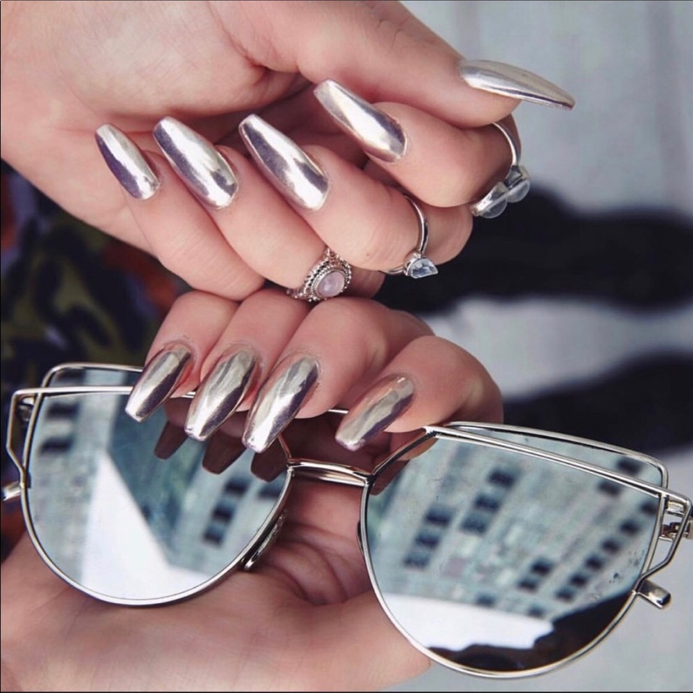 🌹New🌹Silver Mirrored Sunglasses - Picture 5 of 6